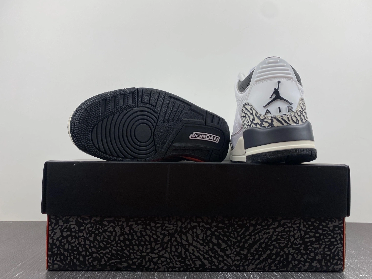 Sneak Hide 3 N' - (GS) Jordan DX6665-100 Retro 0515